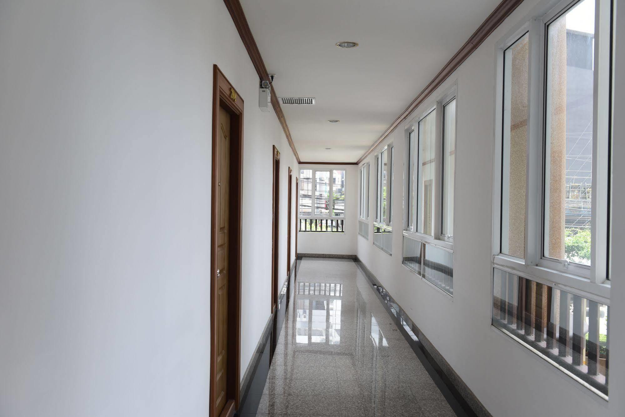 V Residence Hotel Chiang Mai Exterior photo