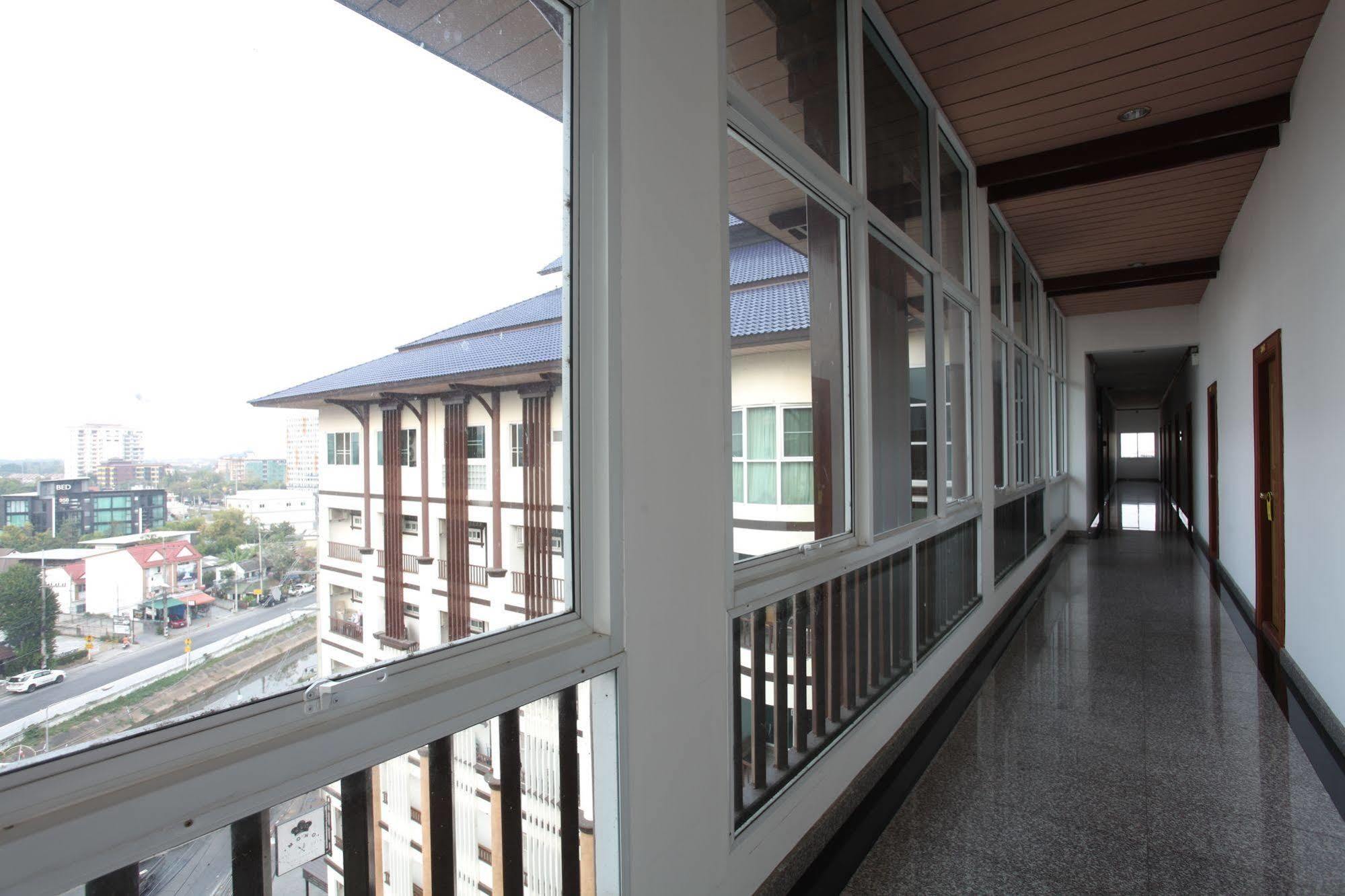 V Residence Hotel Chiang Mai Exterior photo