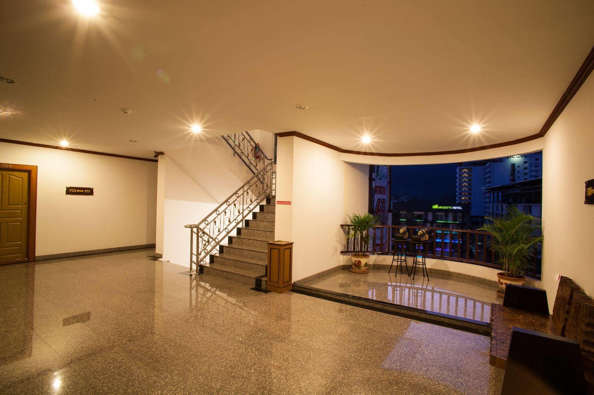 V Residence Hotel Chiang Mai Exterior photo