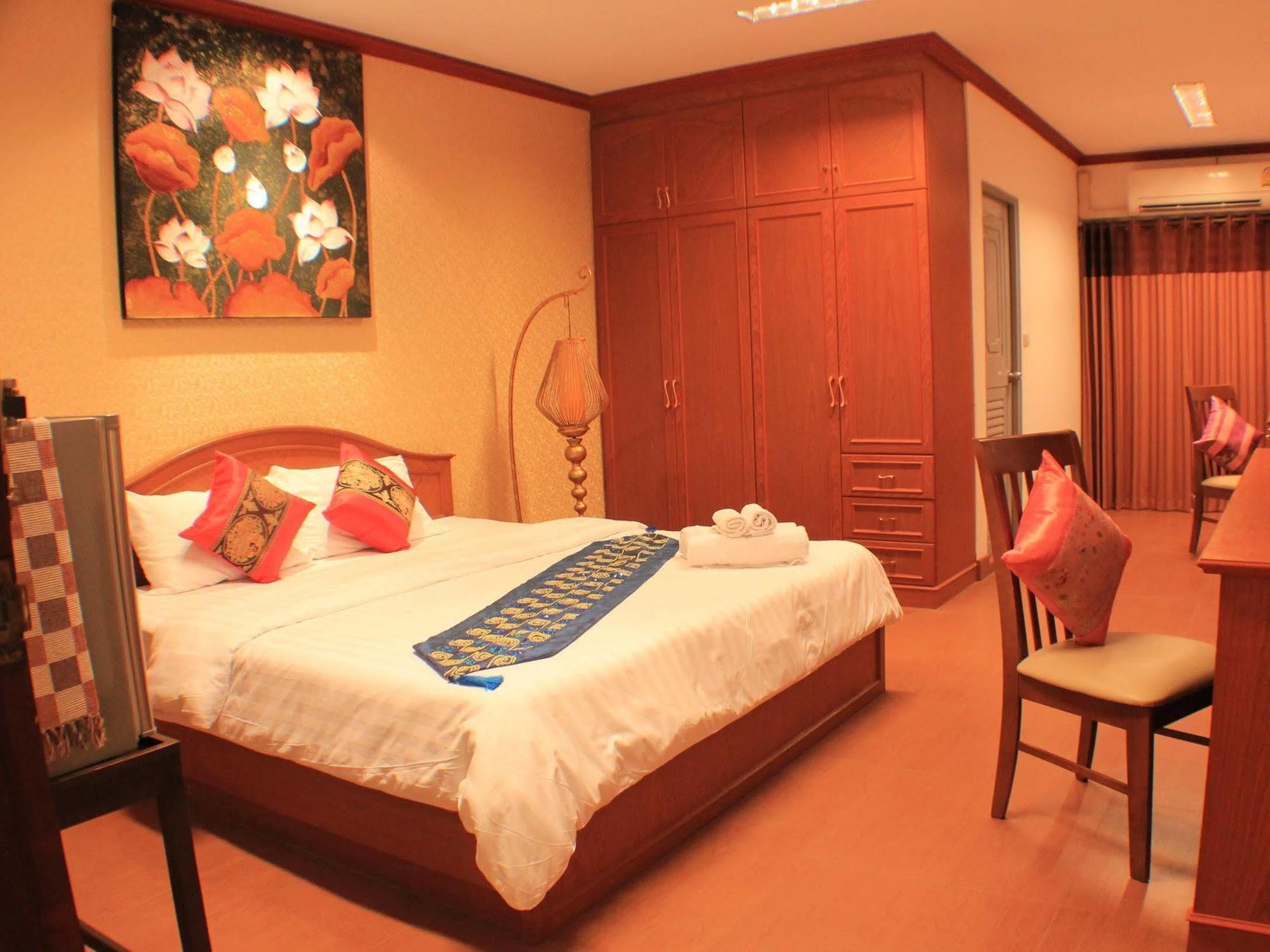 V Residence Hotel Chiang Mai Exterior photo
